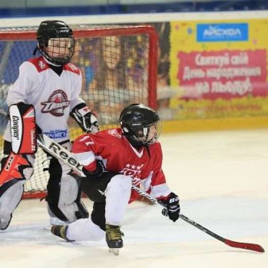 Сезон детского хоккея: от катания с ящиком до первой игры
